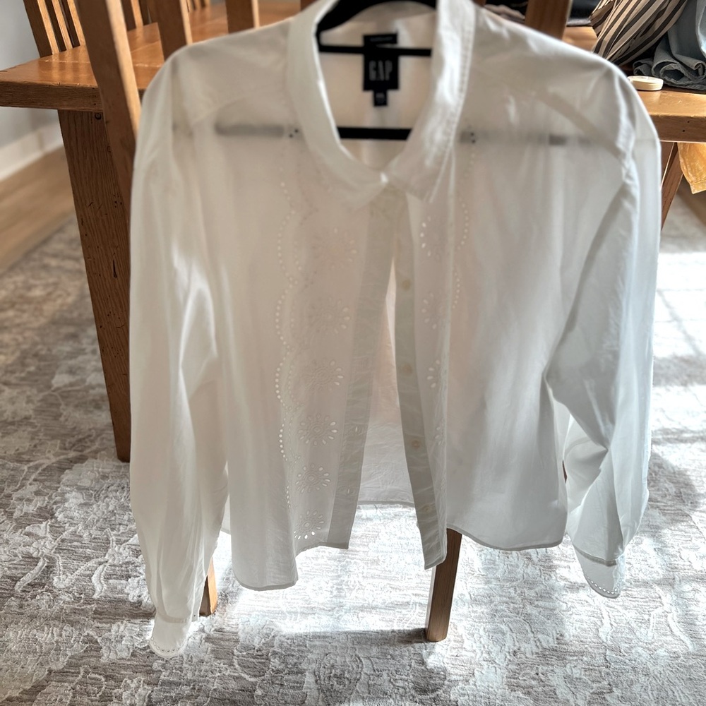 GAP cropped white eyelet blouse size XXL, excellent condition